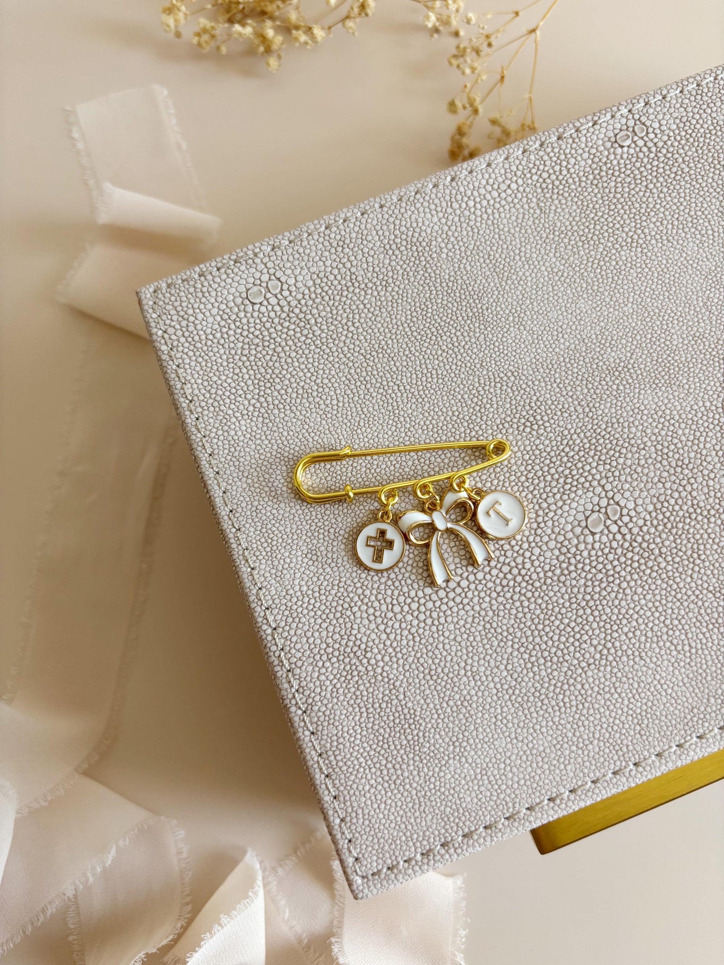 Personalized Baby Keepsake Gift Newborn Protection Pin Baby Christening Gift Baptism Gift for Baby Safety Pin Brooch Custom Protection Pin