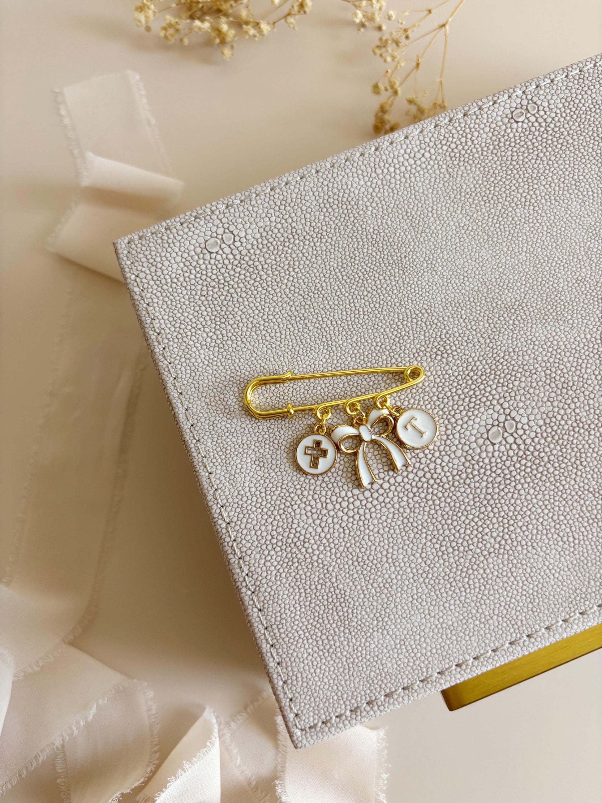 Personalized Baby Keepsake Gift Newborn Protection Pin Baby Christening Gift Baptism Gift for Baby Safety Pin Brooch Custom Protection Pin