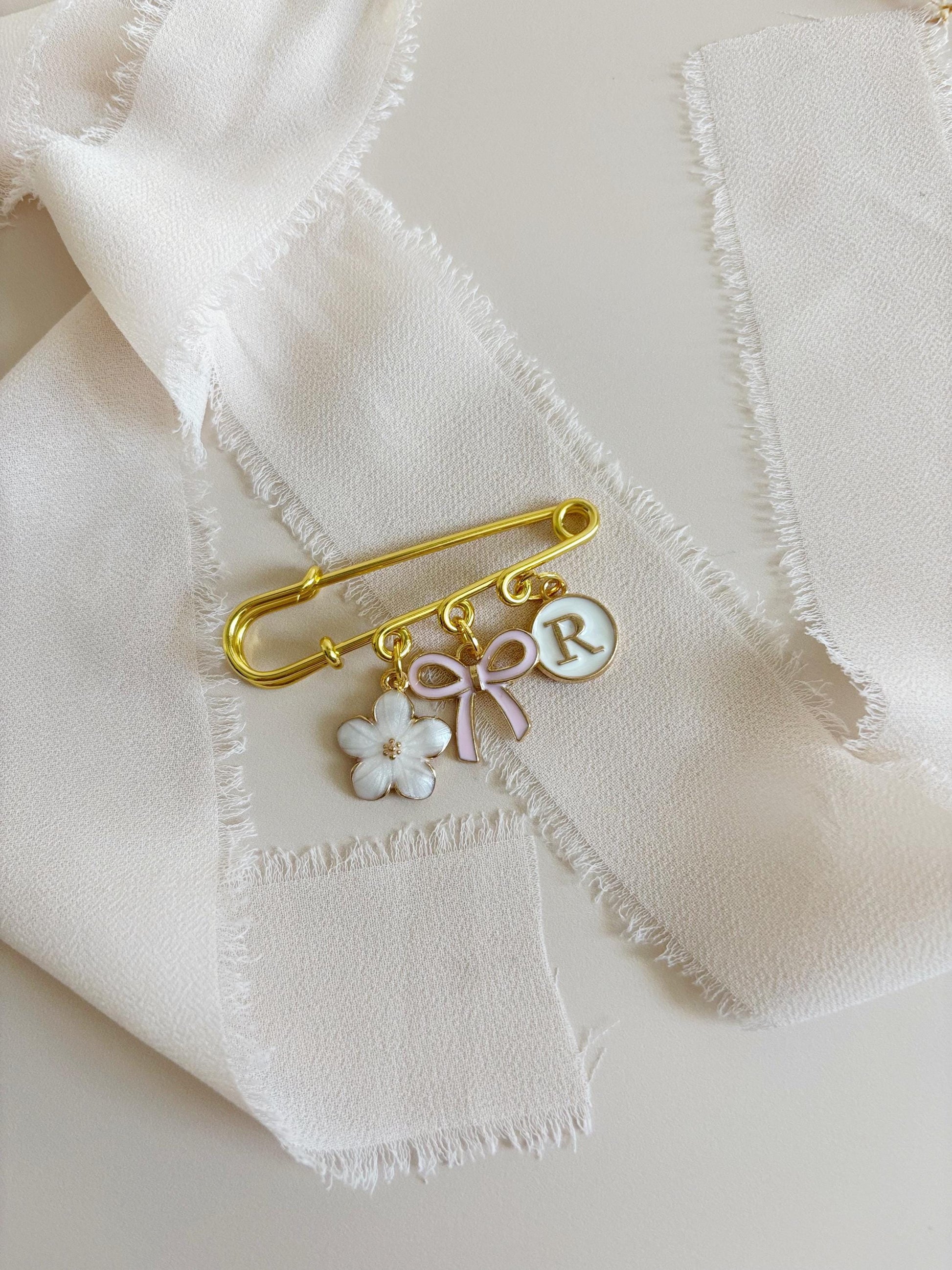 Personalized Baby Keepsake Gift Newborn Protection Pin Baby Christening Gift Baptism Gift for Baby Safety Pin Brooch Custom Protection Pin