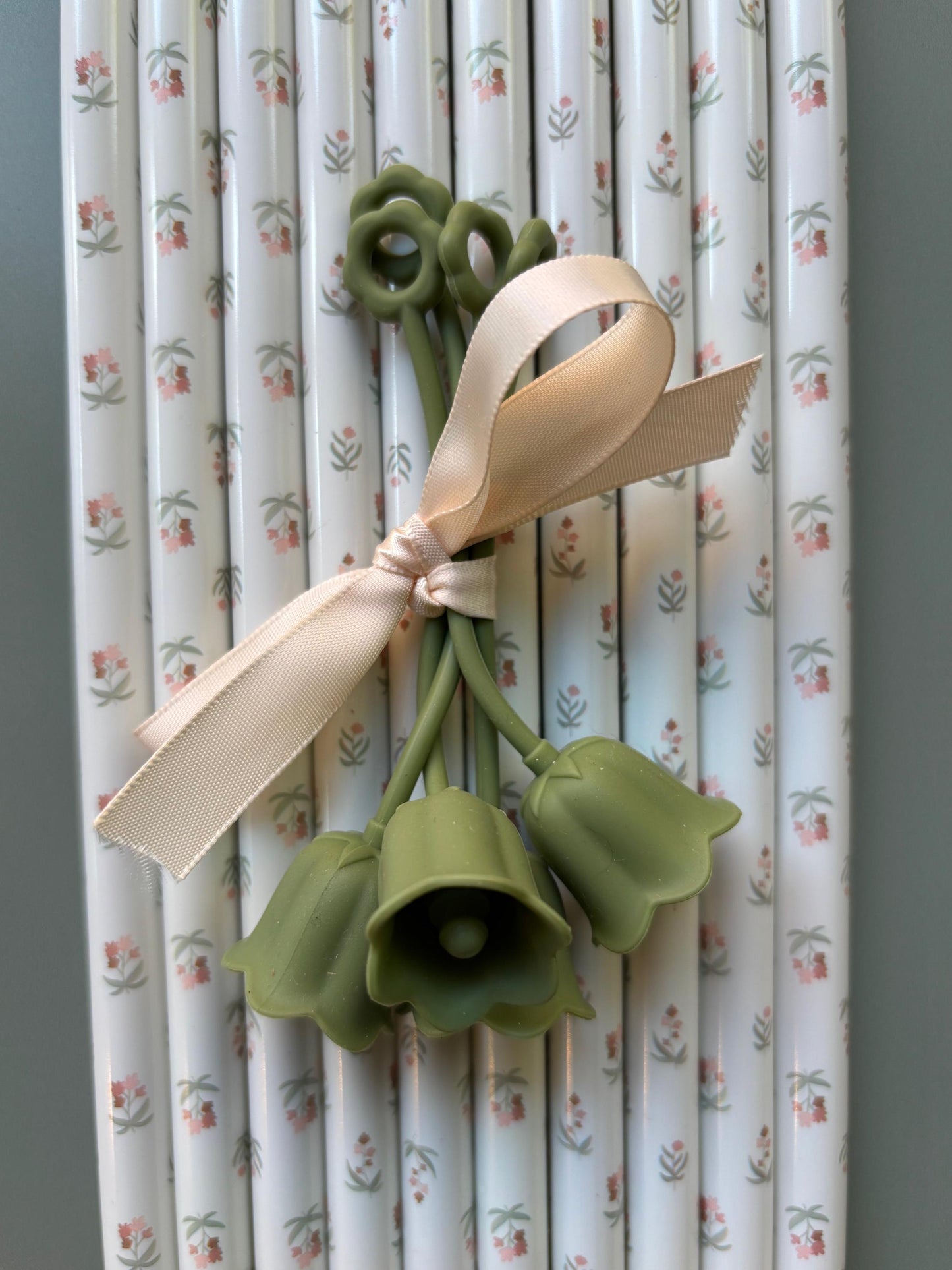 Floral Straw Reusable Drinking Eco Friendly Decorative Plastic Long Tube Silicone Tulip Cover Kitchen Drink Accessory Sustainable Party